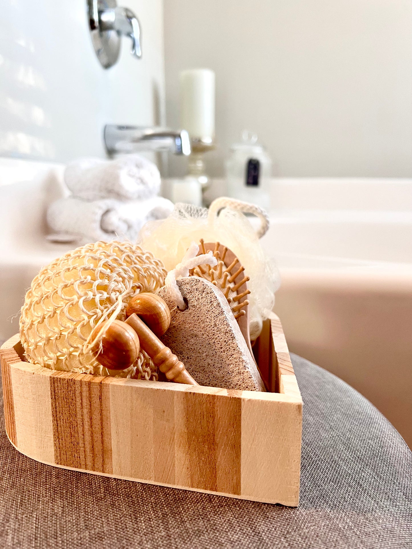 Wooden Heart Shape Bath Accessory Set